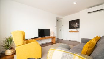 Uma sala a pensar em si